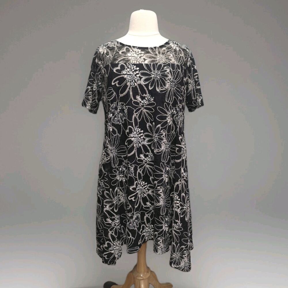 Roz & Ali Size 2X Black White A Line Sheath Handkerchief Hem Stretchy
